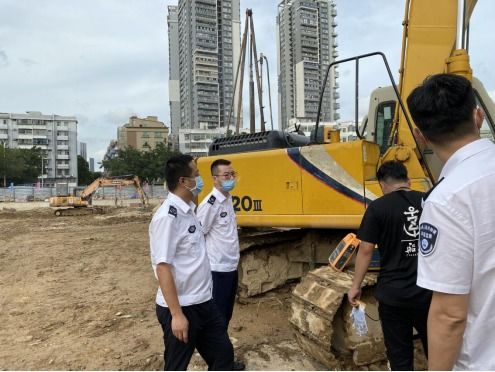 西鄉(xiāng)在全市首創(chuàng)黃綠標簽制度，非道路移動機械設(shè)備進入身份管理新局面